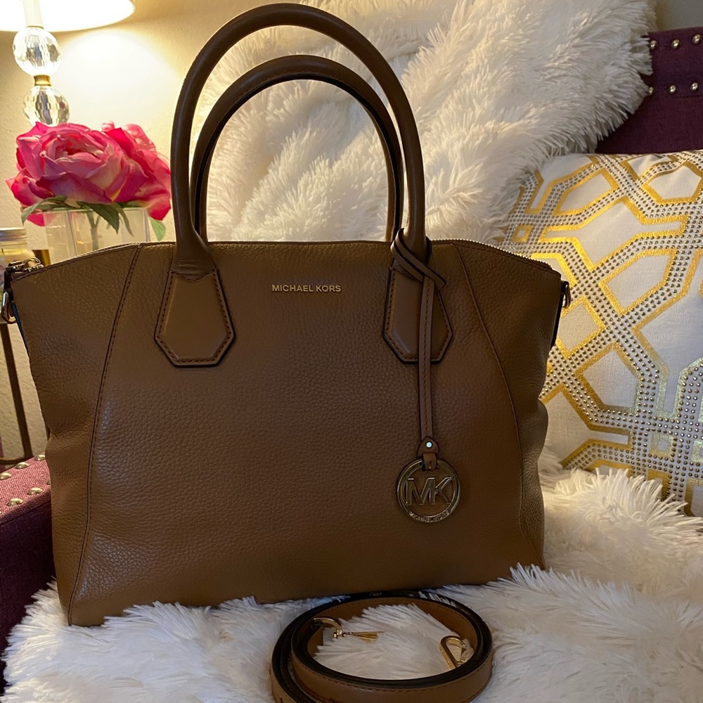 Micheal Kors Pebbled Leather Dome Bag.